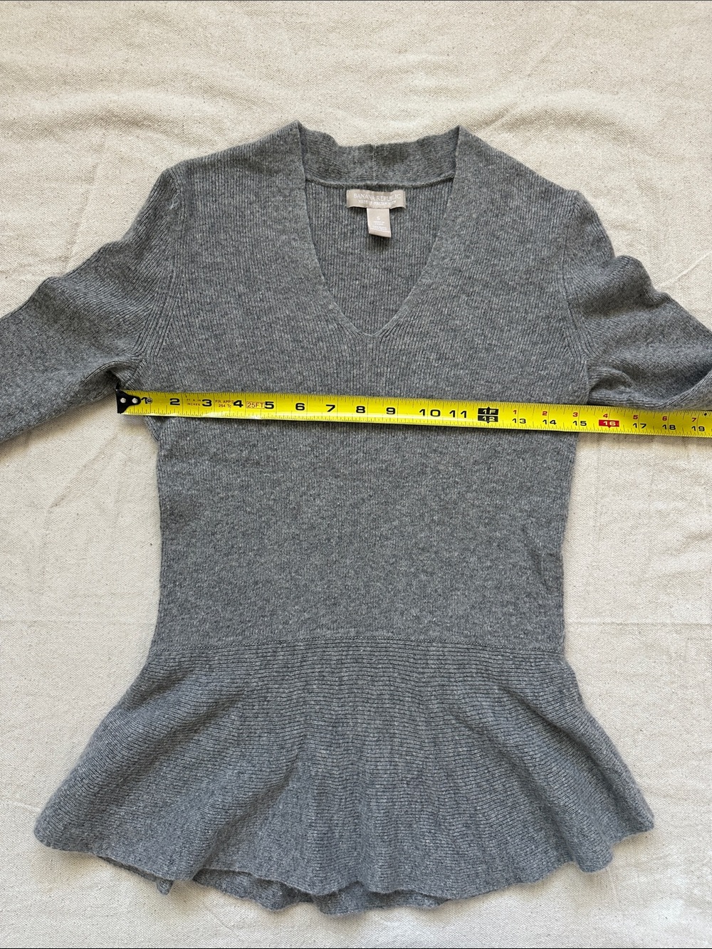 Banana Republic Grey Peplum Sweater Italian Yarn Wool Cashmere Blend - Size S - Picture 6 of 7